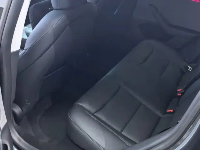 Tesla Model 3 — Фото автомобиля 10
