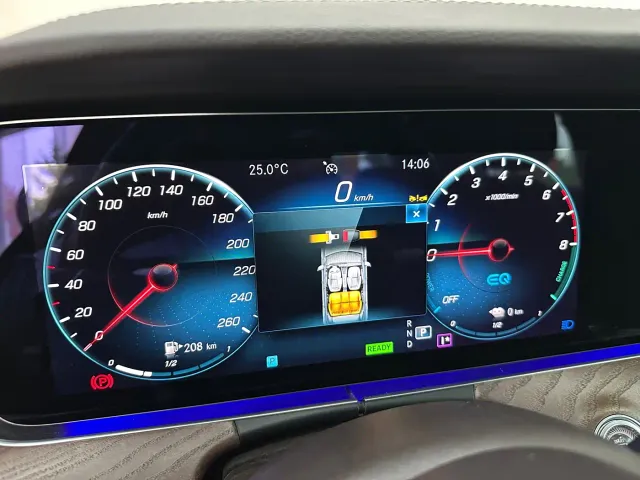 Mercedes-Benz E-Class — Фото автомобиля 9