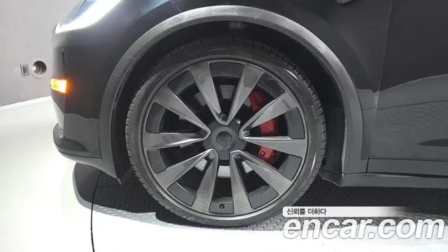 Tesla Model X — Фото автомобиля 5