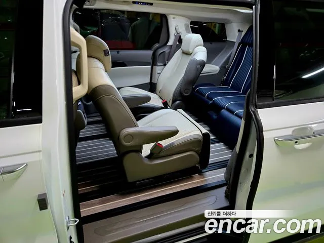 Kia Carnival Generation 4 — Фото автомобиля 14