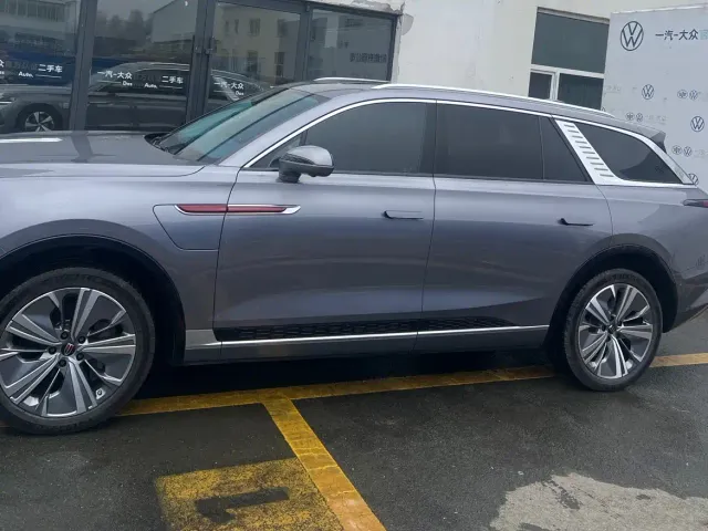 Hongqi E-HS9 — Фото автомобиля 3