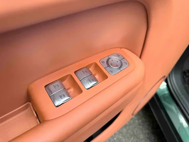 Li Auto L9 — Фото автомобиля 9