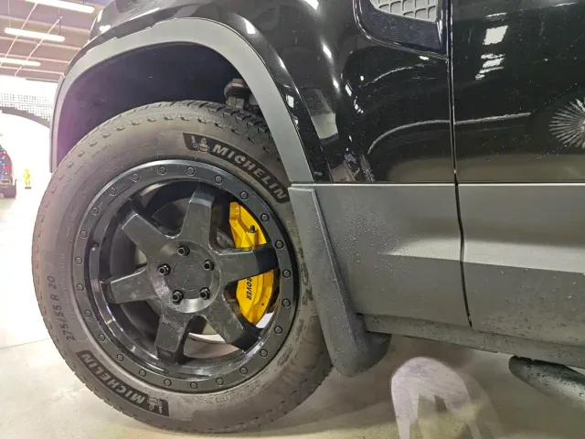 Land Rover Land Rover Defender 2023 Model 110 3.0T P400 Dark Special Edition — Фото автомобиля 17