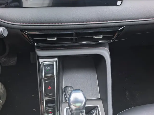 Roewe i5 — Фото автомобиля 16
