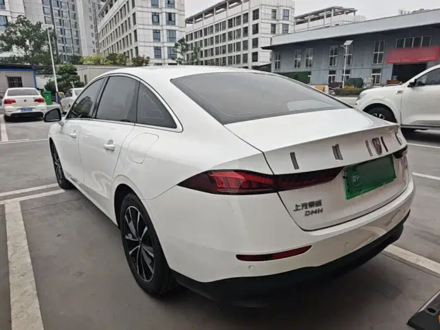 Roewe D7 — Фото автомобиля 4