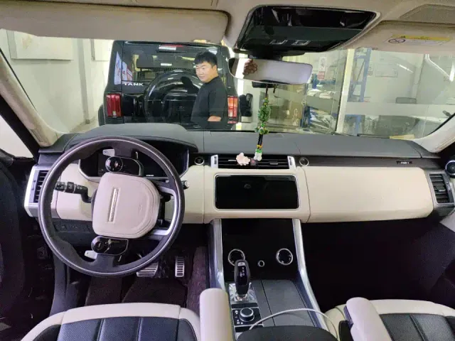 Land Rover Range Rover Sport — Фото автомобиля 7