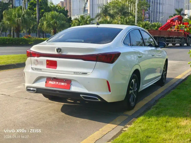 Changan Eado — Фото автомобиля 2