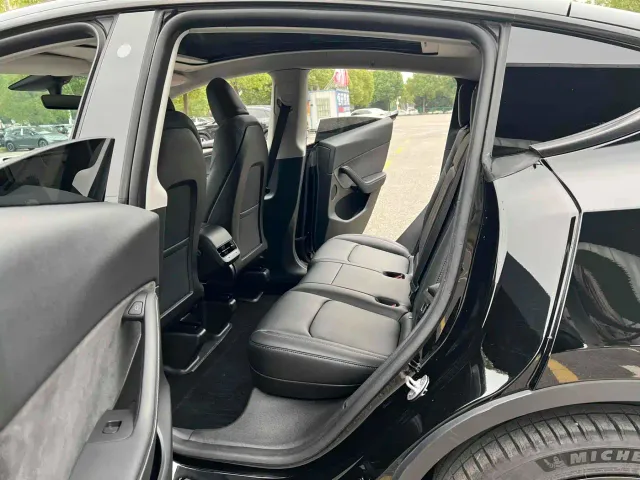 Tesla Model Y — Фото автомобиля 7