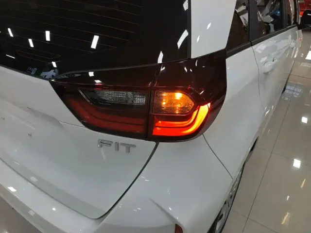 Honda Fit — Фото автомобиля 7