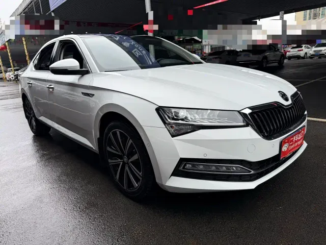 Skoda Superb — Фото автомобиля 3