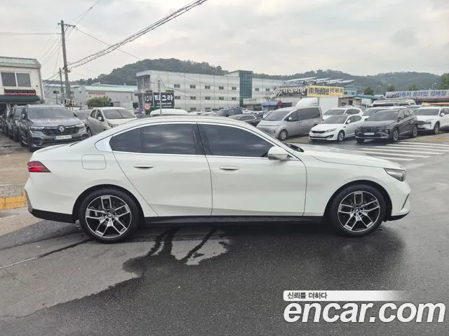 BMW 5 Series — Фото автомобиля 7