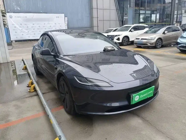 Tesla Model 3 — Фото автомобиля 3