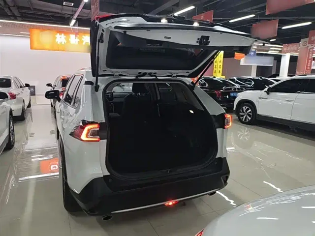 Toyota Wildlander — Фото автомобиля 18