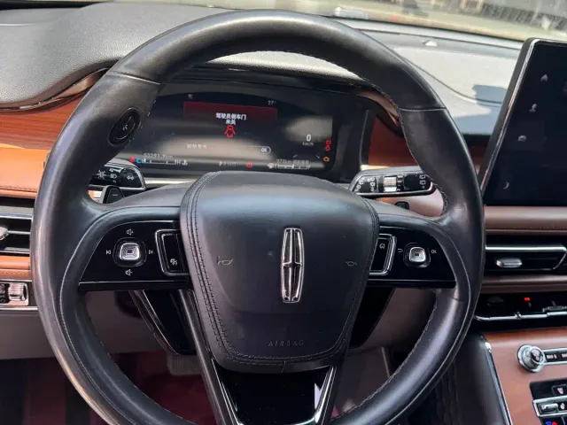 Lincoln Aviator — Фото автомобиля 30