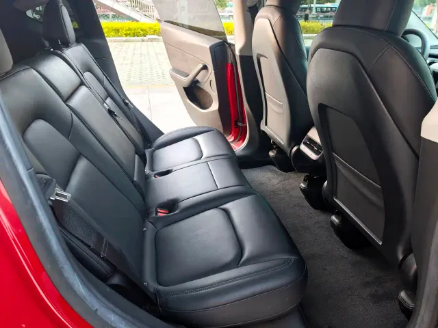 Tesla Model Y — Фото автомобиля 4