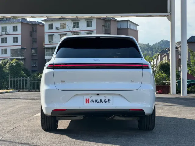 Li Auto L6 — Фото автомобиля 11