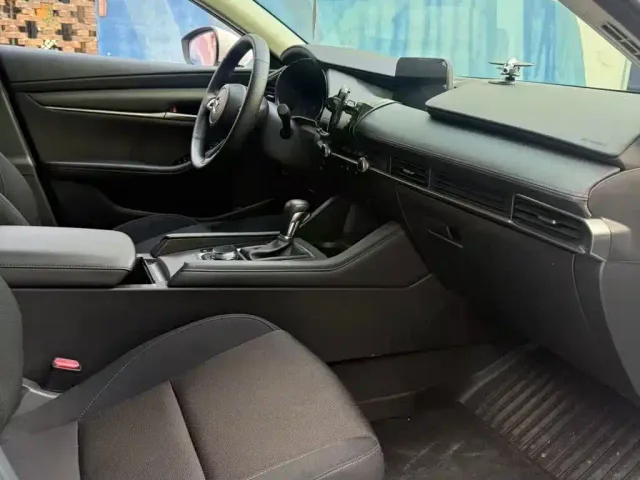 Mazda Axela — Фото автомобиля 5