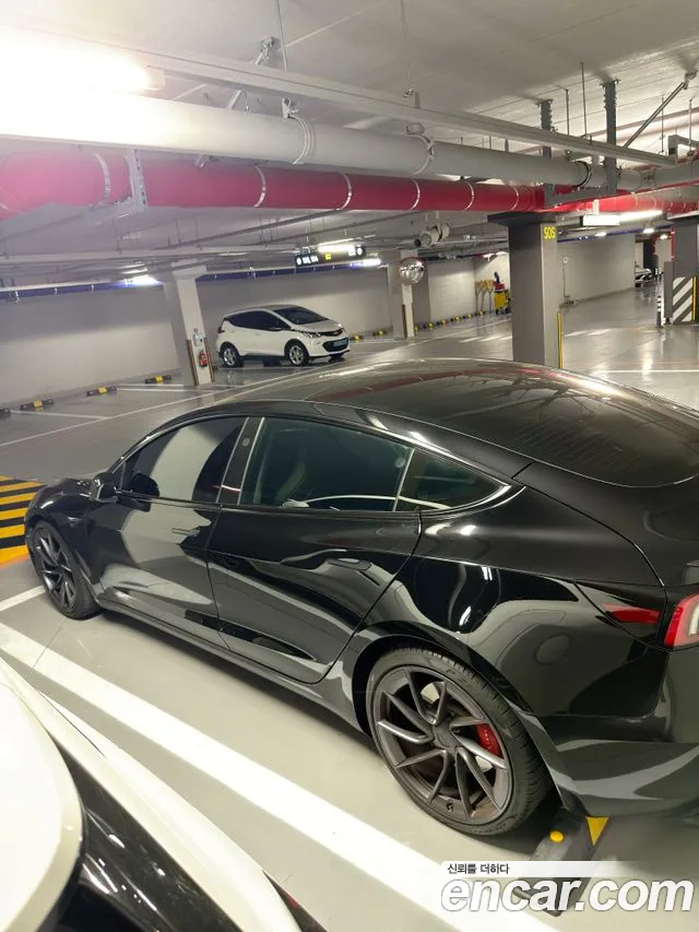 Tesla Model 3 — Фото автомобиля 2