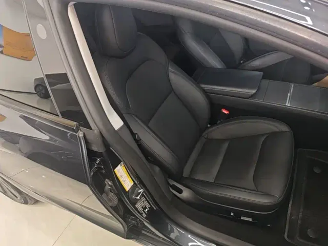 Tesla Model 3 — Фото автомобиля 24
