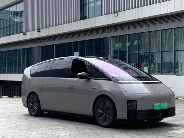 Li Auto MEGA — Фото автомобиля 3