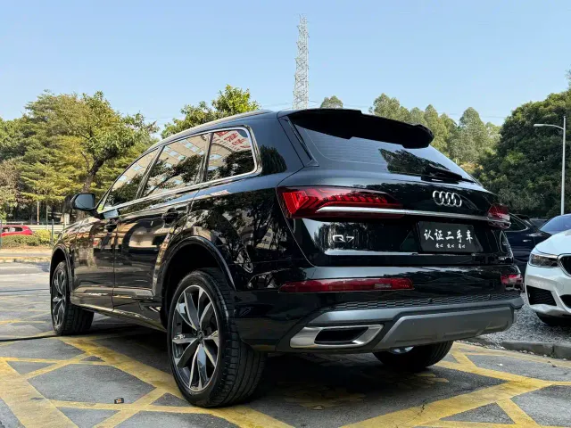 Audi Q7 — Фото автомобиля 3