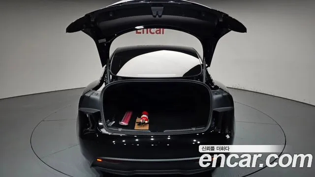 Tesla Model 3 — Фото автомобиля 26