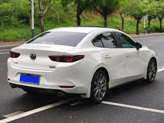 Mazda Axela — Фото автомобиля 4