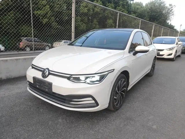 Фотография автомобиля — Volkswagen Golf