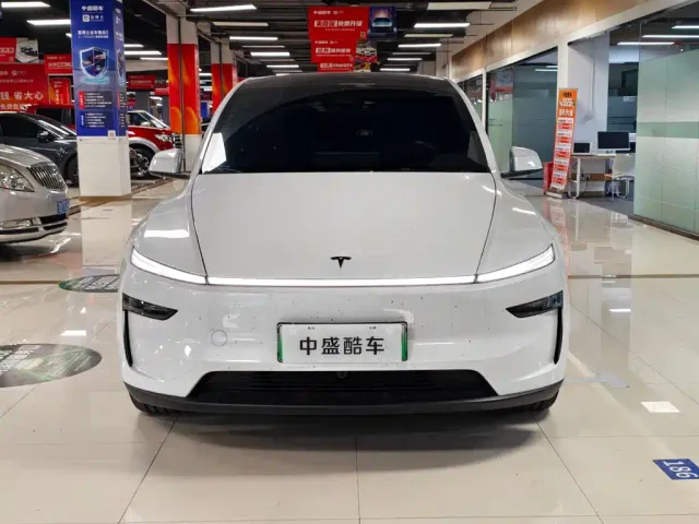 Tesla Model Y L — Фото автомобиля 2