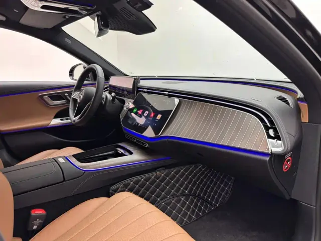 Mercedes-Benz E-Class — Фото автомобиля 11
