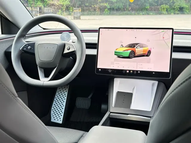 Tesla Model 3 — Фото автомобиля 9