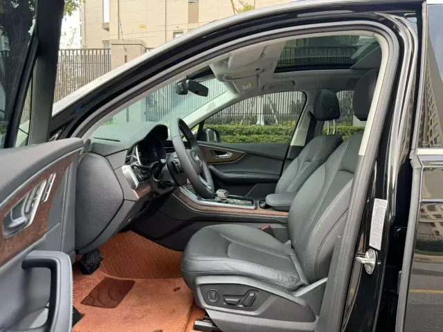Audi Q7 — Фото автомобиля 10