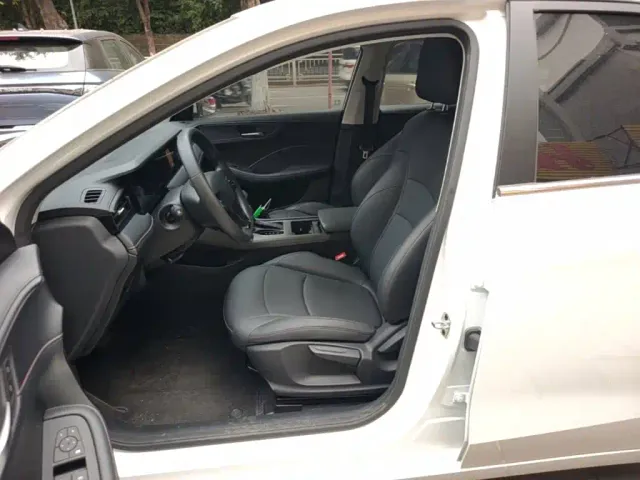 Roewe i5 — Фото автомобиля 14