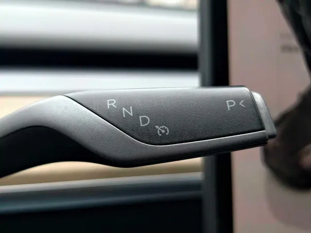 Tesla Model Y — Фото автомобиля 14