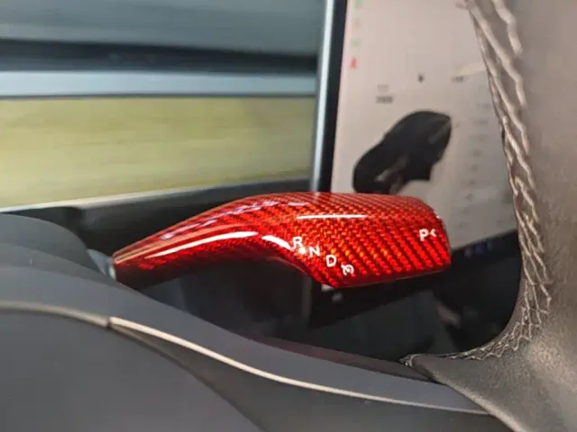 Tesla Model Y — Фото автомобиля 9