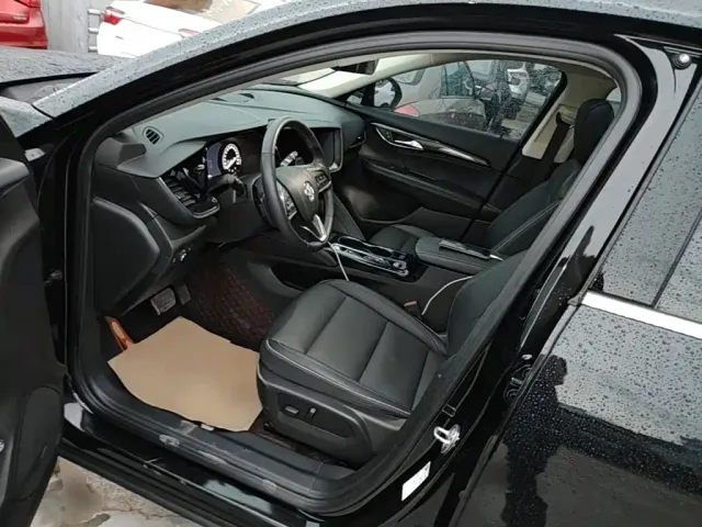 Buick Envision Plus — Фото автомобиля 14