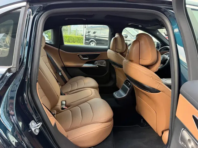 Mercedes-Benz E-Class — Фото автомобиля 21