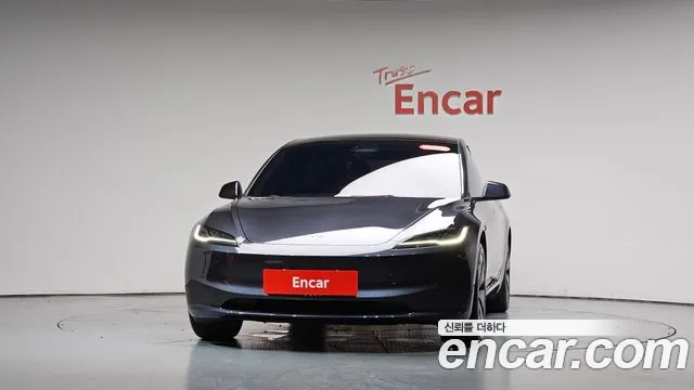 Tesla Model 3 — Фото автомобиля 3