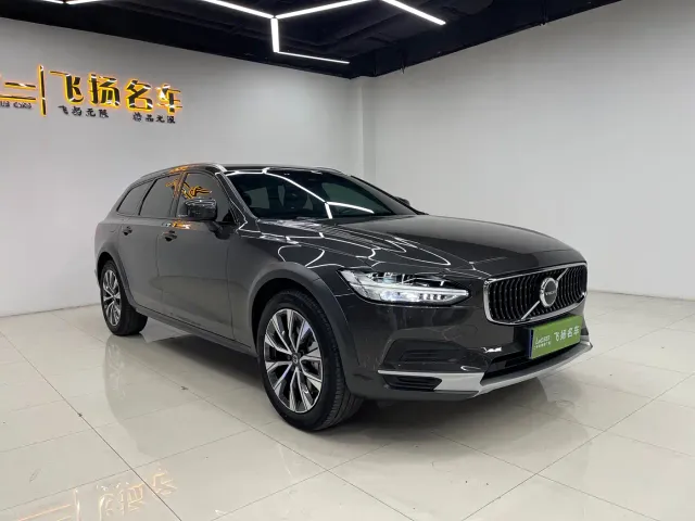 Volvo V90 — Фото автомобиля 3