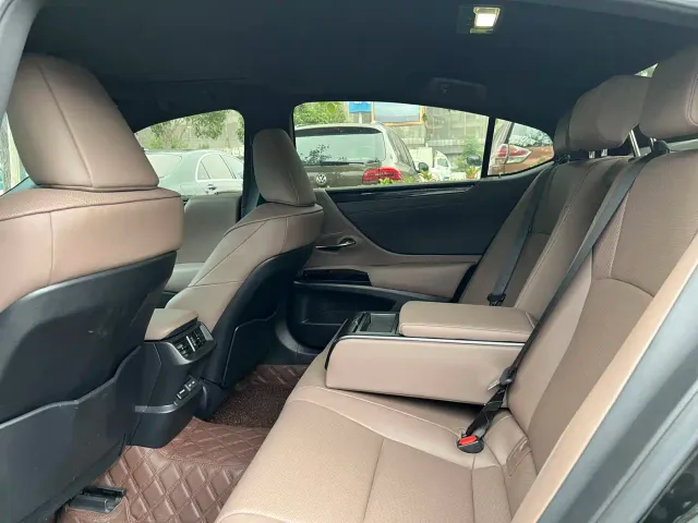Lexus ES — Фото автомобиля 11