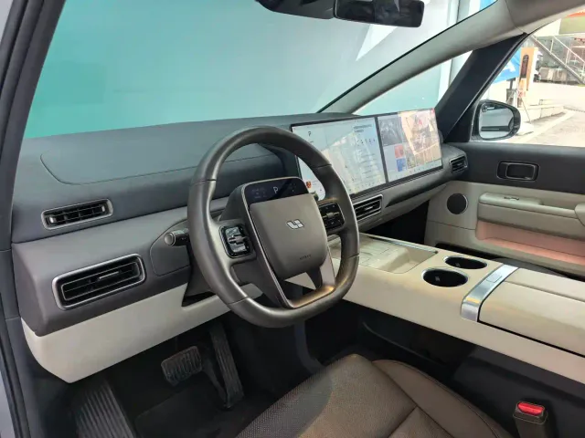 Li Auto MEGA — Фото автомобиля 6