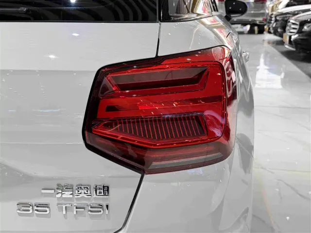 Audi Q2L — Фото автомобиля 8
