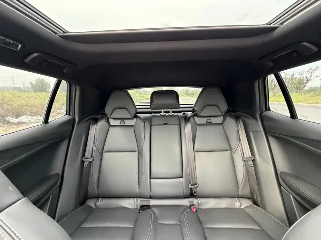 Lynk & Co 06 — Фото автомобиля 28
