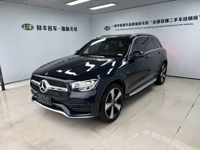 Фотография автомобиля — Mercedes-Benz GLC-Class