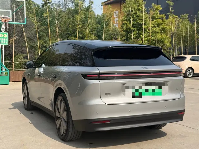 Li Auto i6 — Фото автомобиля 2