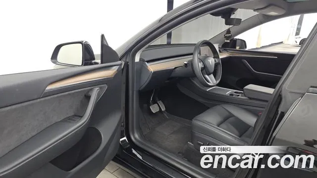Tesla Model Y — Фото автомобиля 15