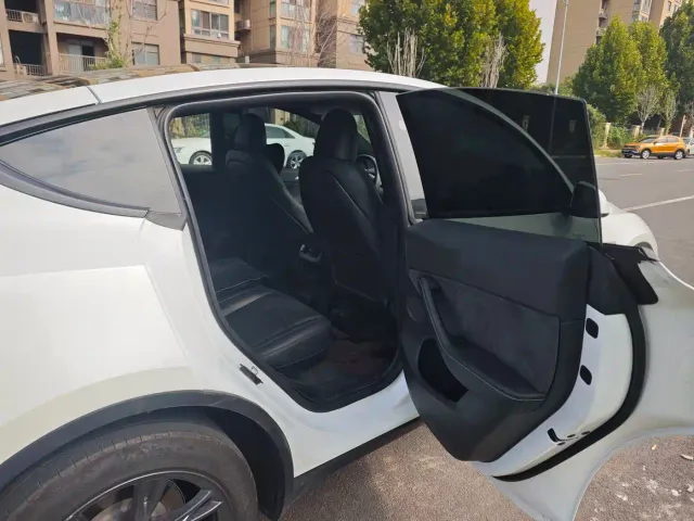 Tesla Model Y — Фото автомобиля 9