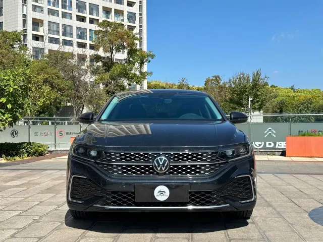 Volkswagen Passat — Фото автомобиля 2