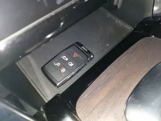 Land Rover Discovery Sport — Фото автомобиля 8
