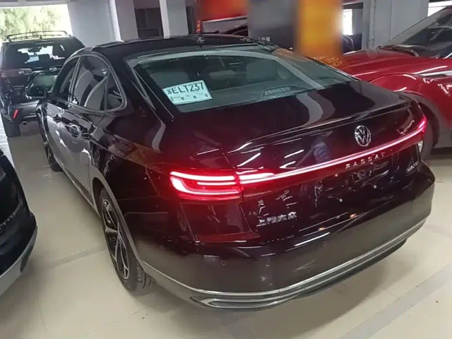Volkswagen Passat — Фото автомобиля 4